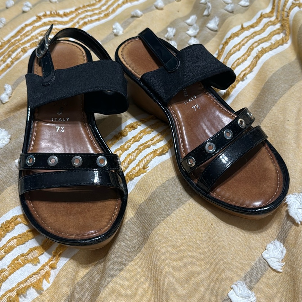 Black size 7 1/2 wedge